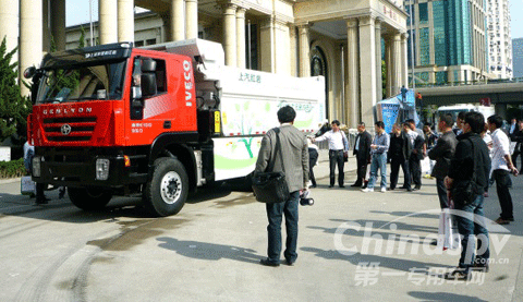 18 XCMG Garbage Trucks Delivered to Hainan