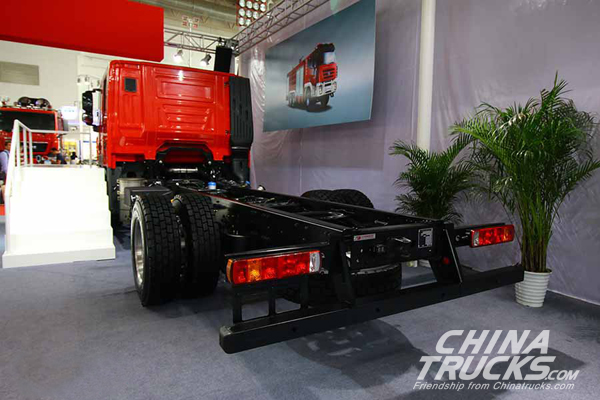 First OEM 4-door Fire Truck Chassis Shines Off at China Fire 2017
