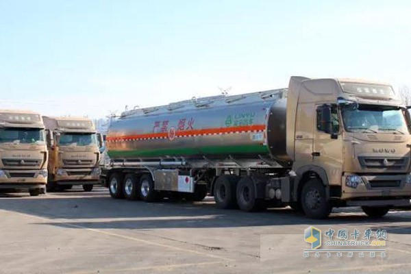 17 CIMC Tank Trucks Delivered to South West China