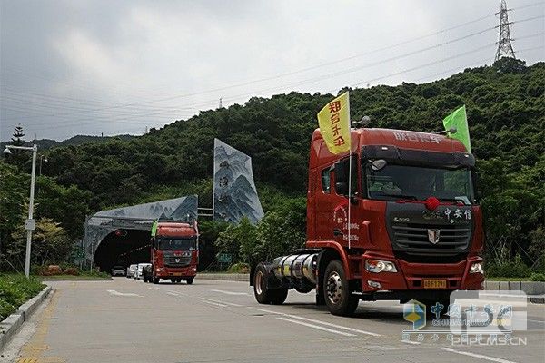 C&C U 260 4×2 LNG Trucks Delivered in Shenzhen