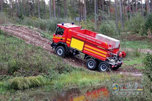 Scania Delivers  XT P 370 6×6 Tanker to Fight Forest Fires in Sweden