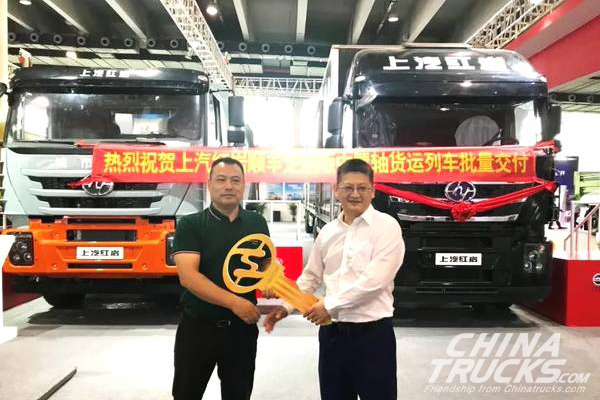 Hongyan Trucks Delivered to SF Express for Operation