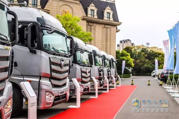 50 Units Auman Trucks for Port Logistics to Arrive in Guangzhou for Operation