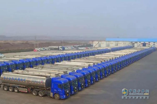 Foton Secures an Order for 500 Auman Dangerous Chemicals Transport Vehicles