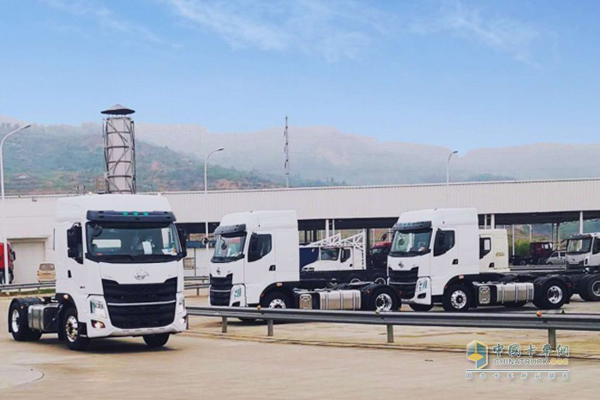 Liuzhou Motor Secures an Order of 500 Units Chenglong Trucks from YTO Express