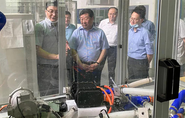Tan Xuguang Learns the Development and Application of Hydrogen Fuel Cell
