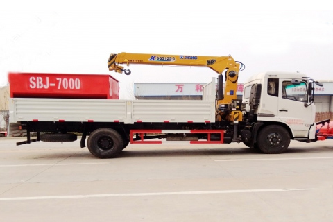 Dongfeng KR Snow Sweeper with Snowmelt Agent Spreader and Snow Brush