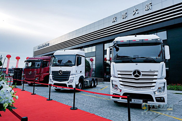 Mercedes-Benz Presents the 5th Generation of Actros Tractor in Chengdu