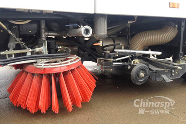 Qingling Isuzu Vacuum Sweeper with National V Emission Standards
