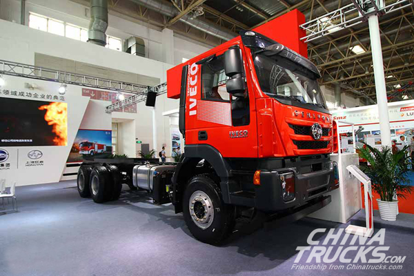 First OEM 4-door Fire Truck Chassis Shines Off at China Fire 2017