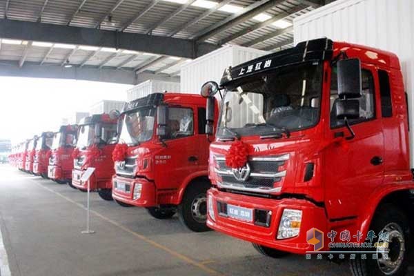 SAIC Hongyan Delivers Jiebao to its Customers in Nanjing