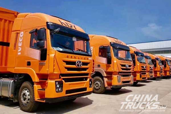 SAIC Hongyan Debuts Wing-opening Van in Shenzhen