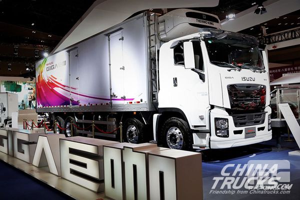 Qingling GIGA and the Other 8 Star Products Displayed at Chongqing Autoshow