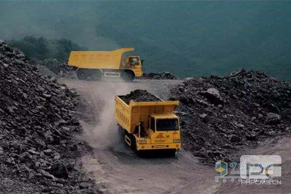 XCMG Secures 300 Units Off-Road Auto-Unloading Vehicles