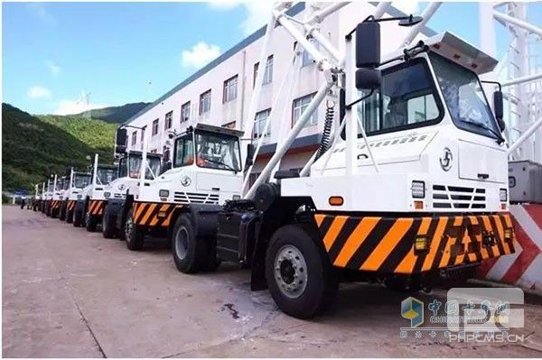 SHACMAN Delivered 37 Port Tractor Trucks in Ningbo