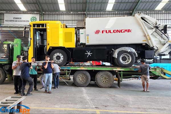 FULONGMA electric garbage truck attended PEVS in Indonesia