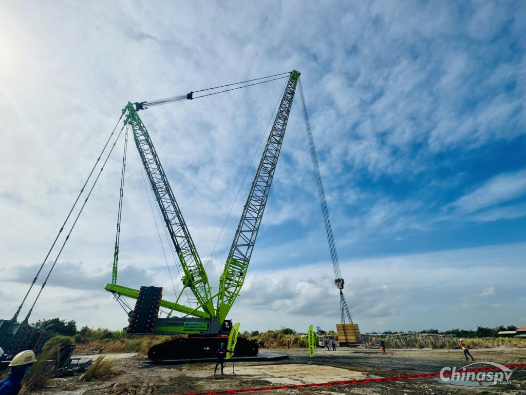 Zoomlion ZCC11800 Large Tonnage Crawler Cranes Was Delivered Successfully 