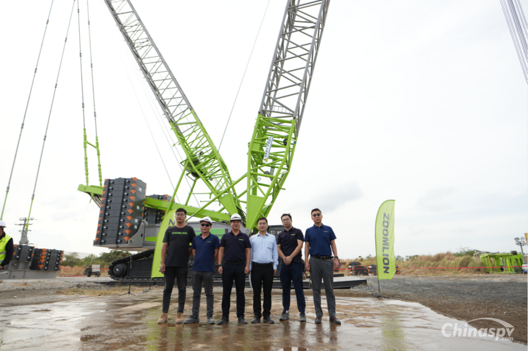 Zoomlion ZCC11800 Large Tonnage Crawler Cranes Was Delivered Successfully 