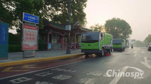 Electric Pioneer Yutong New Energy Sanitation Vehicle Adds Greenery to Jinan