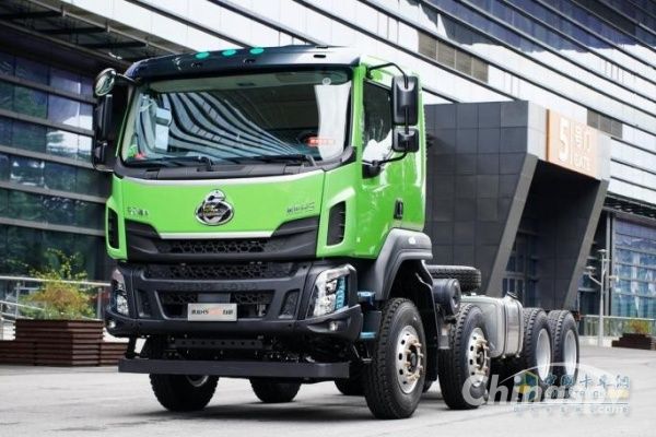 Chenglong H5 8x4 Lightweight Dump Truck Can Carry More