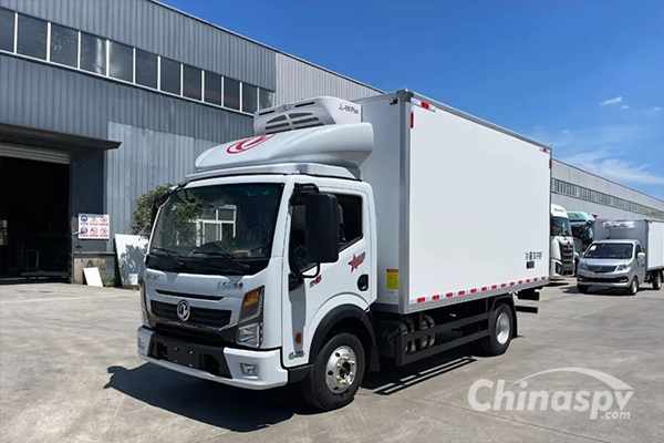 Dongfeng Xingyun 4.2-meter Refrigerated Truck