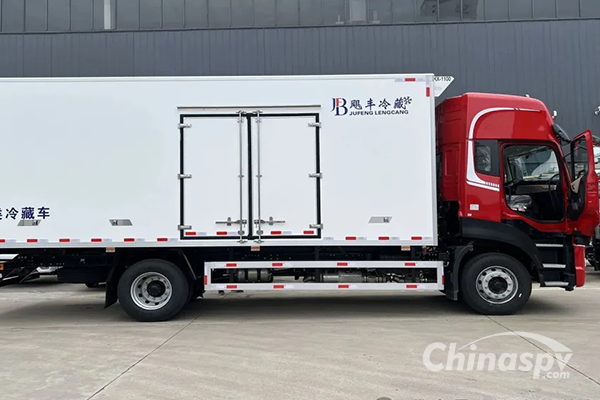 Dongfeng Tianjin KR PLUS 6.8-meter Refrigerated Truck