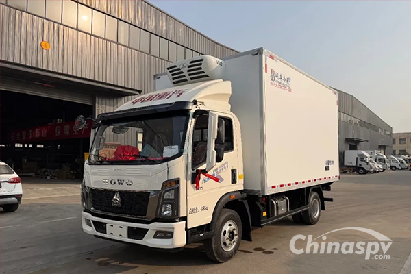 Sinotruk HOWO Commander T5 Refrigerated Truck