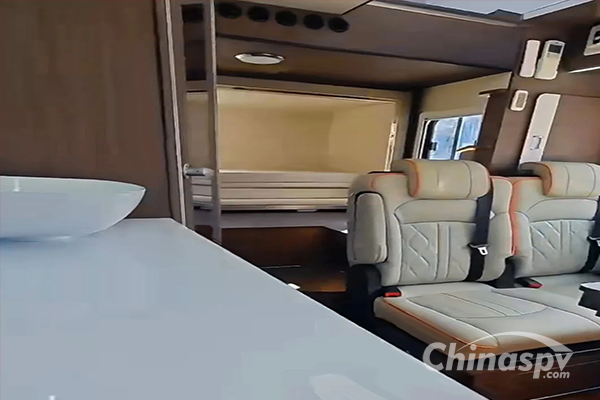 Qi Xingxingchuang NC3124-Y Double-decker RV