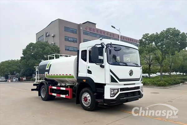 Dongfeng Duolika D9 Water Sprinkler Truck