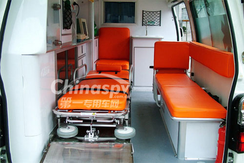 FAW TRUCKS Debuts J7 and Tiger 6G