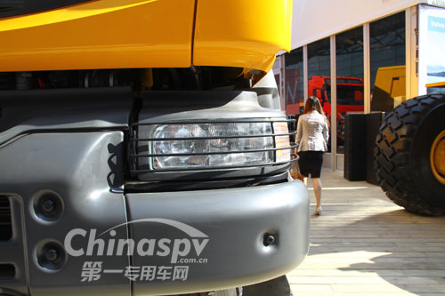 FAW TRUCKS Debuts J7 and Tiger 6G