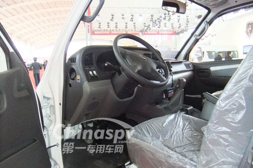 FAW TRUCKS Debuts J7 and Tiger 6G