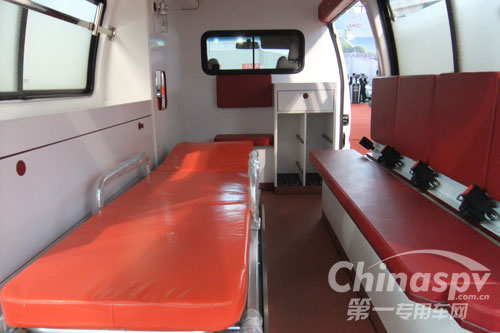FAW TRUCKS Debuts J7 and Tiger 6G