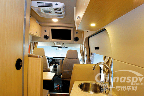 FAW TRUCKS Debuts J7 and Tiger 6G