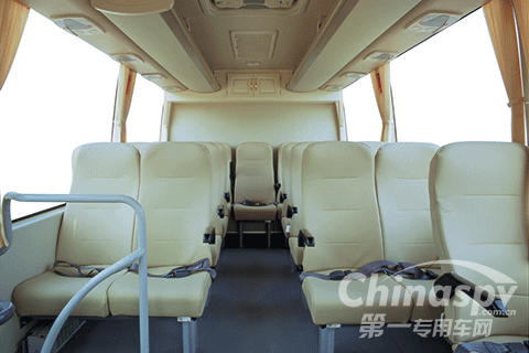 FAW TRUCKS Debuts J7 and Tiger 6G
