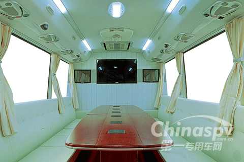 FAW TRUCKS Debuts J7 and Tiger 6G