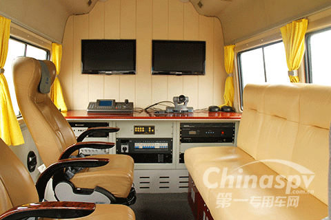 FAW TRUCKS Debuts J7 and Tiger 6G