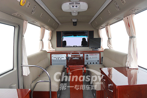 FAW TRUCKS Debuts J7 and Tiger 6G