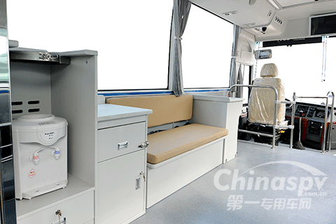 FAW TRUCKS Debuts J7 and Tiger 6G