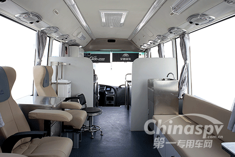 FAW TRUCKS Debuts J7 and Tiger 6G