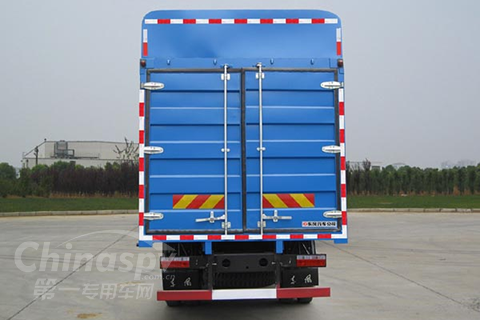 FAW TRUCKS Debuts J7 and Tiger 6G