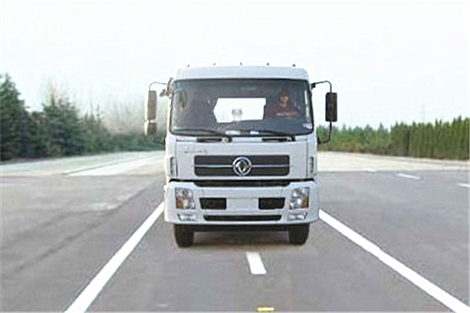 FAW TRUCKS Debuts J7 and Tiger 6G