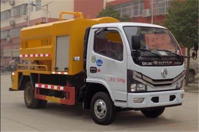 FAW TRUCKS Debuts J7 and Tiger 6G