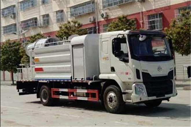 FAW TRUCKS Debuts J7 and Tiger 6G
