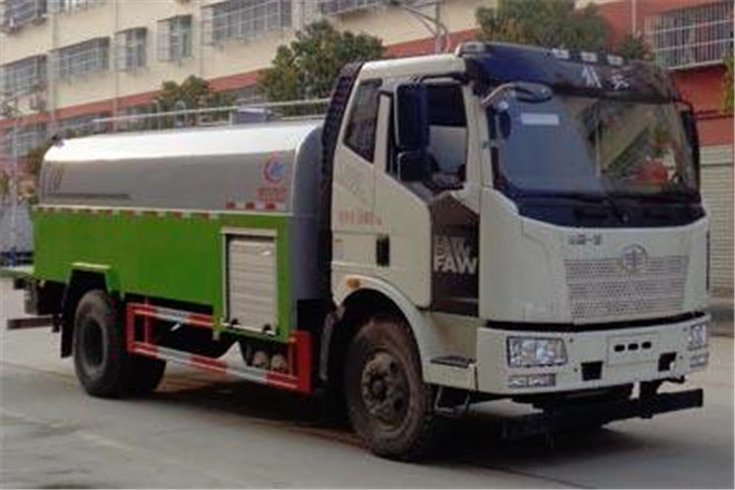 FAW TRUCKS Debuts J7 and Tiger 6G