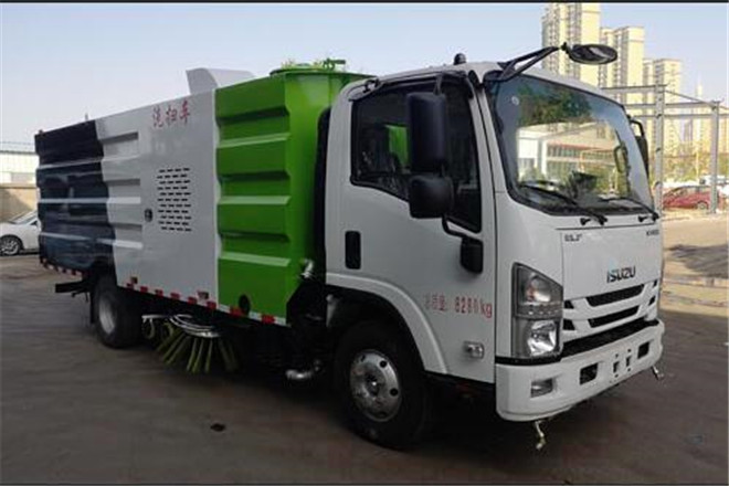 FAW TRUCKS Debuts J7 and Tiger 6G