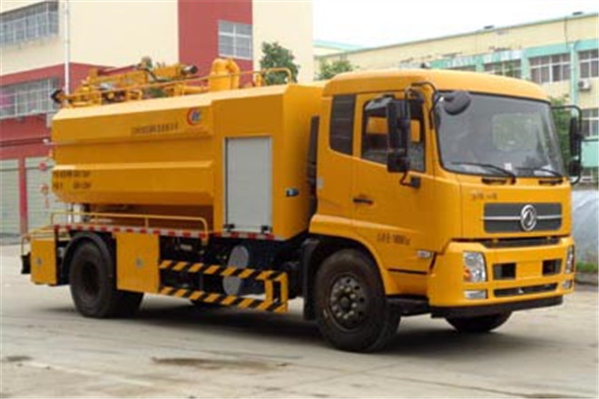 FAW TRUCKS Debuts J7 and Tiger 6G