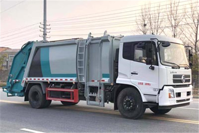 FAW TRUCKS Debuts J7 and Tiger 6G
