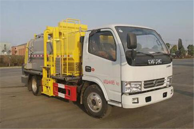 FAW TRUCKS Debuts J7 and Tiger 6G