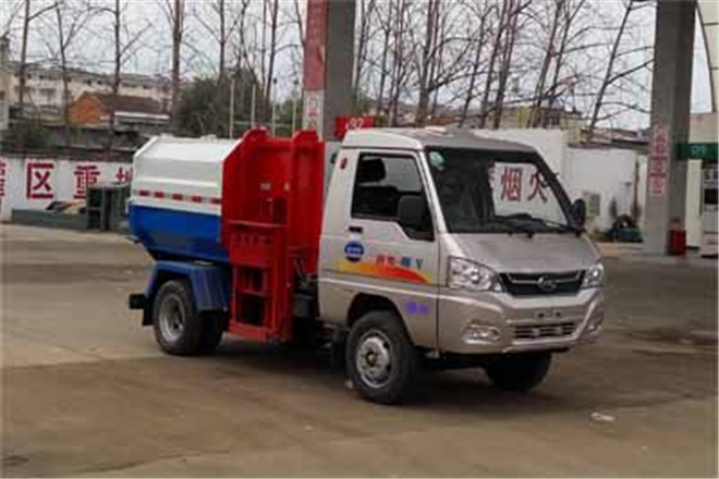 FAW TRUCKS Debuts J7 and Tiger 6G